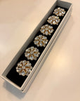 SIGNE - White Flower Button Gold