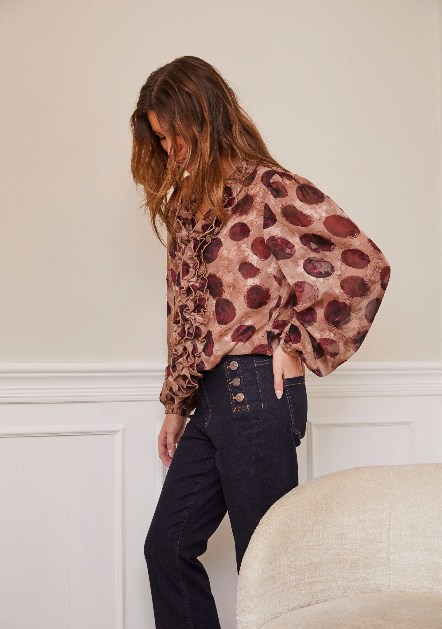 Blus med prickar