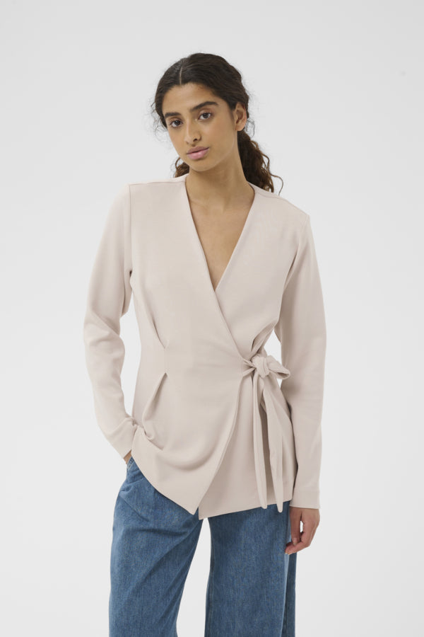 kavaj med knyt i midjan 