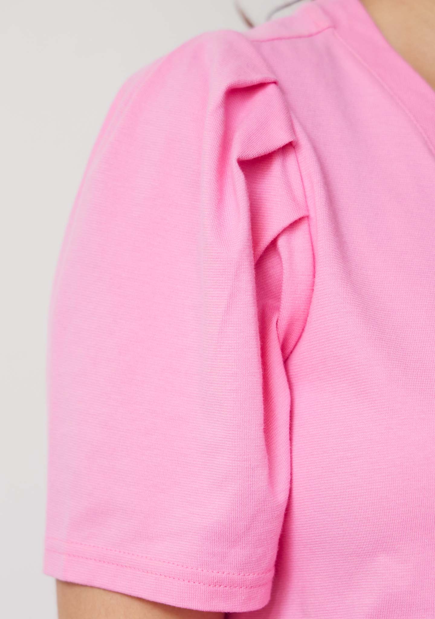 I SAY Tinni V-Neck T-Shirt