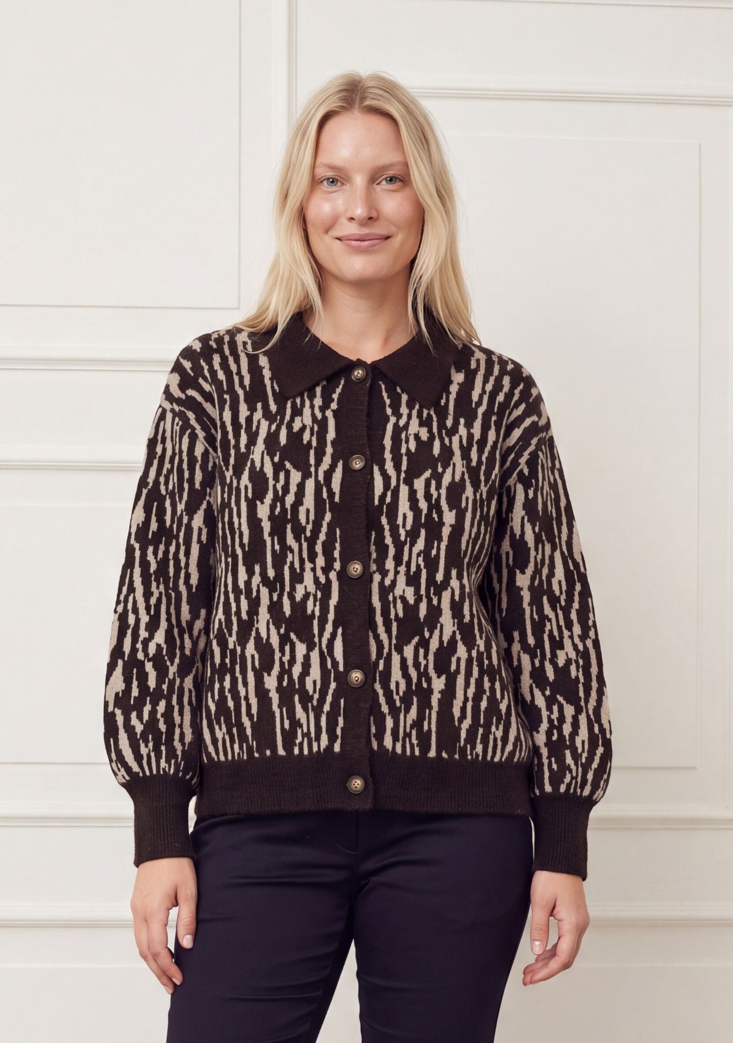 ISAY Joa Pattern Cardigan