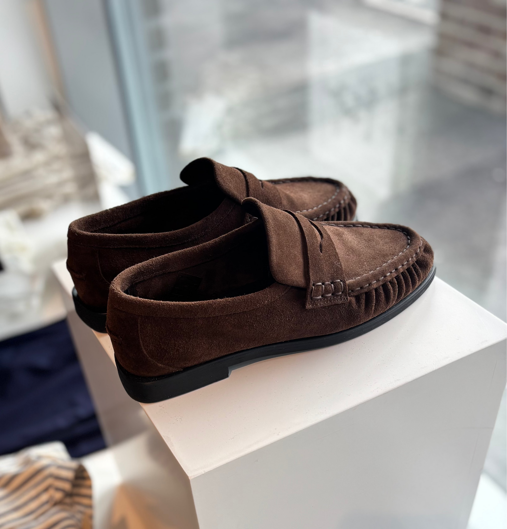 PAVEMENT Elmira Suede