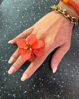 UTVALT BY NAGY EMILY FLOWER RING KORALL