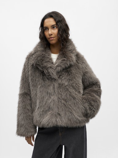 grå pälsjacka