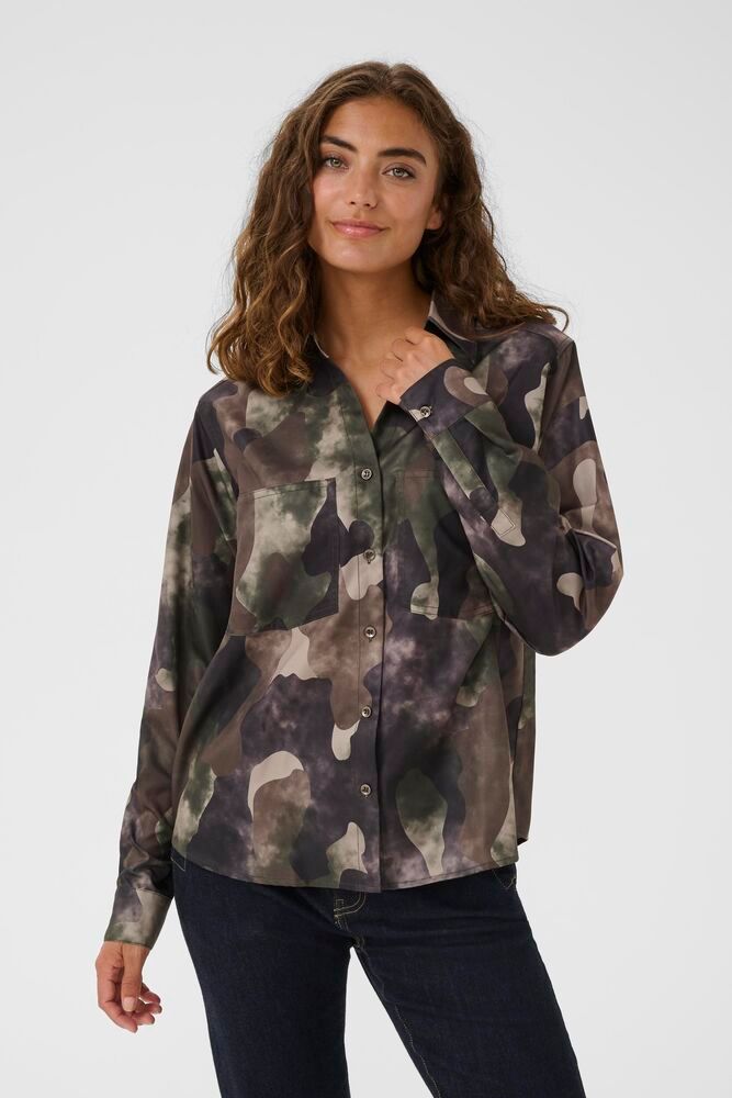 skjorta camomönstrad